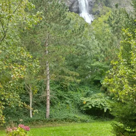 La Cascade Hotel *